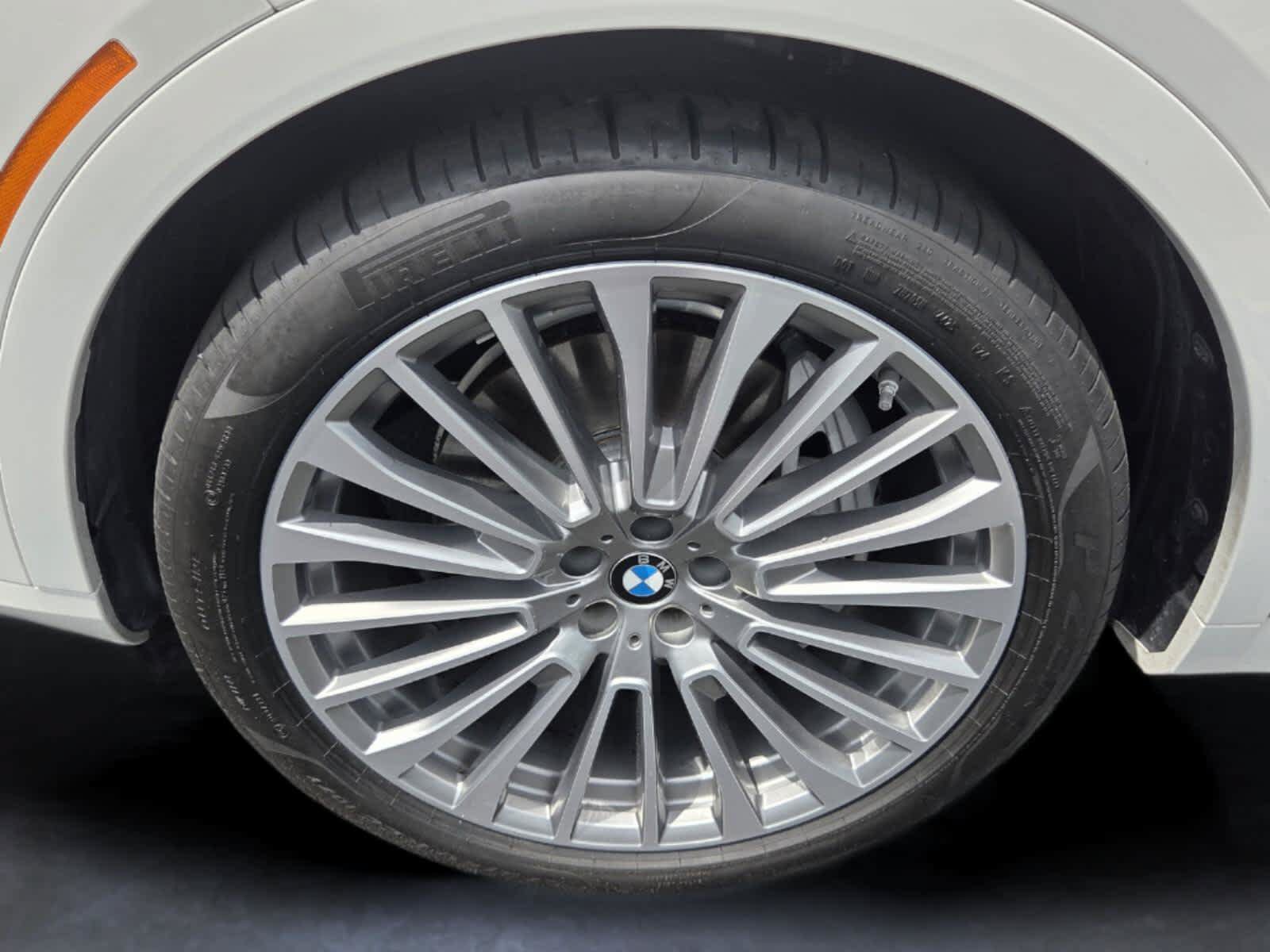 Used 2024 BMW X7 xDrive40i w/ Parking Assistance Package AWD/4WD image 9
