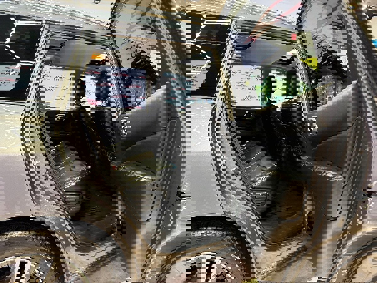 Used 2020 Nissan Pathfinder Platinum FWD image 46