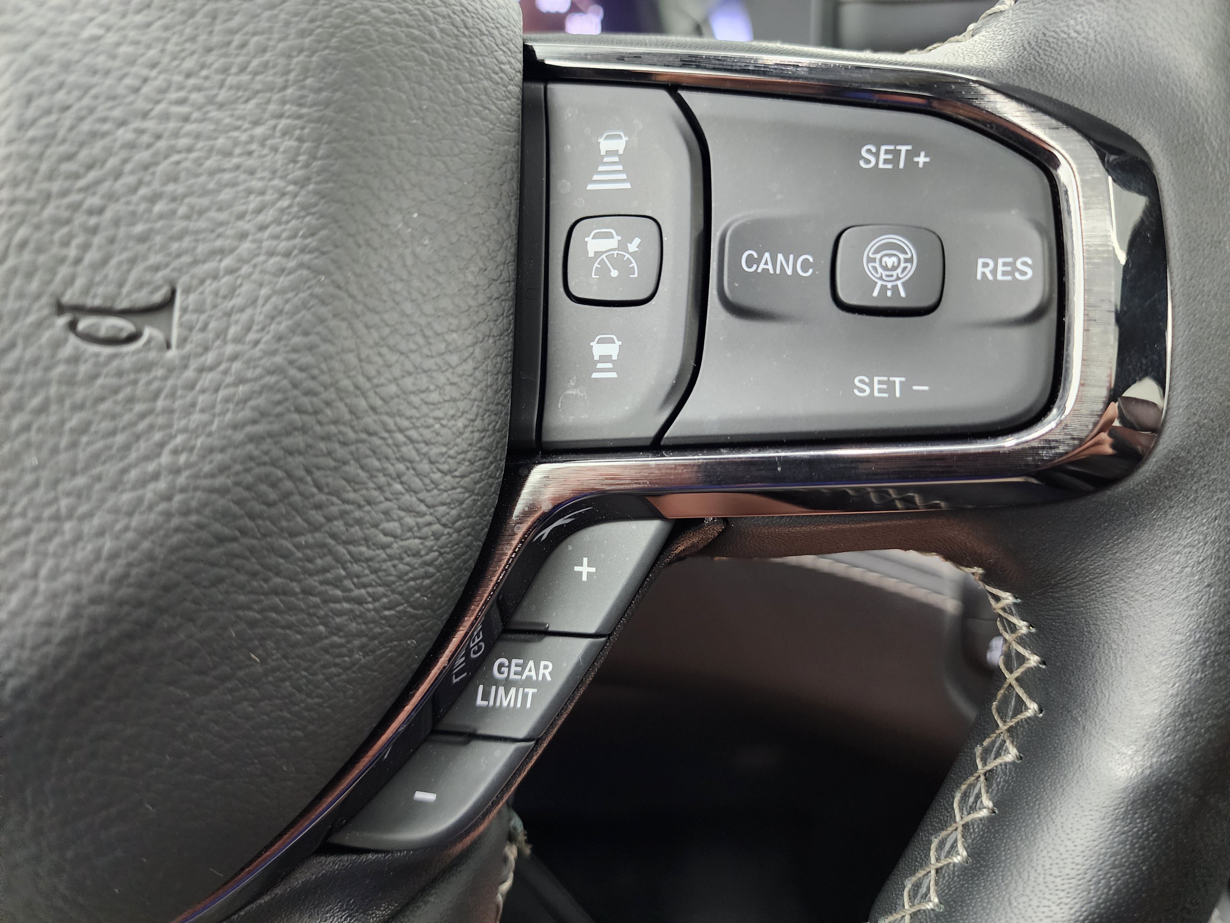 Used 2025 RAM 1500 Limited AWD/4WD image 19