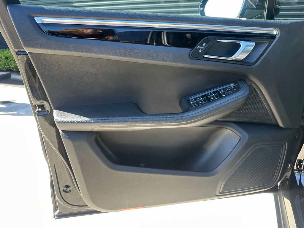 Certified 2021 Porsche Macan image 19