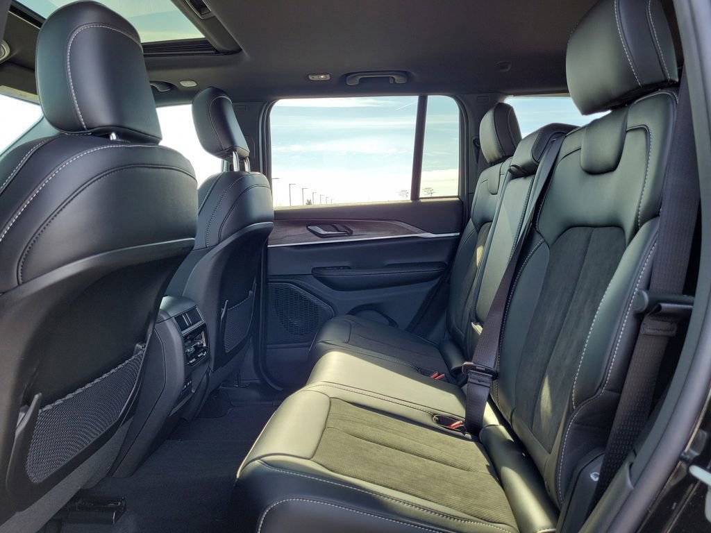 New 2026 Jeep Grand Cherokee Altitude image 6