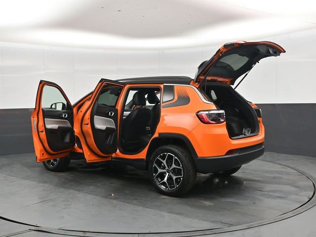 New 2026 Jeep Compass Limited w/ Mopar Graphics Package AWD/4WD image 47