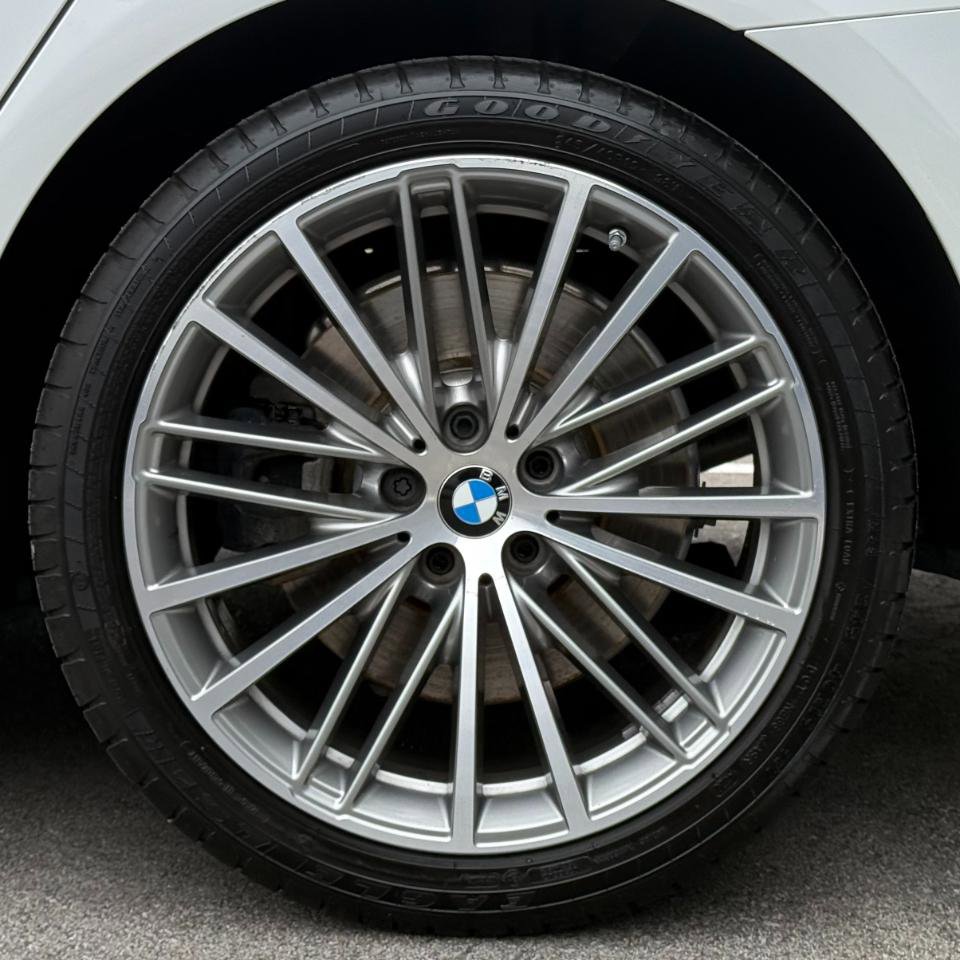 Used 2017 BMW 540i xDrive w/ Sport Package AWD/4WD image 30
