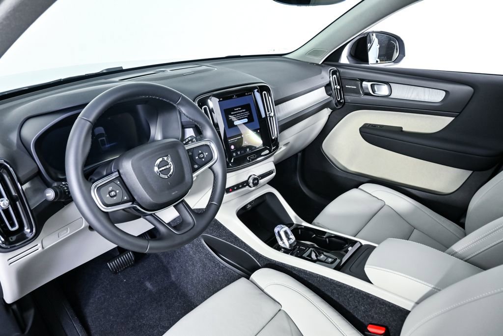 New 2026 Volvo XC40 B5 Ultra w/ Climate Package image 4