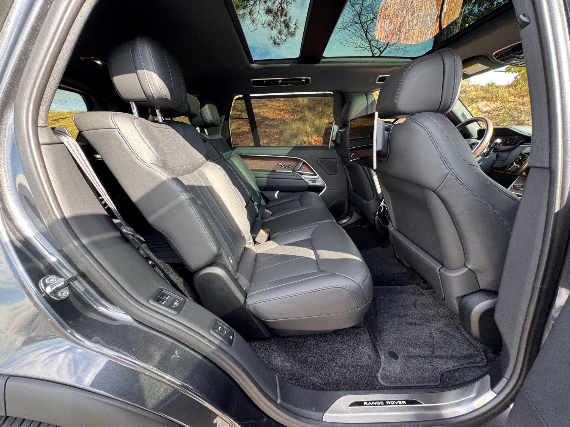 Used 2024 Land Rover Range Rover Long Wheelbase SE image 57