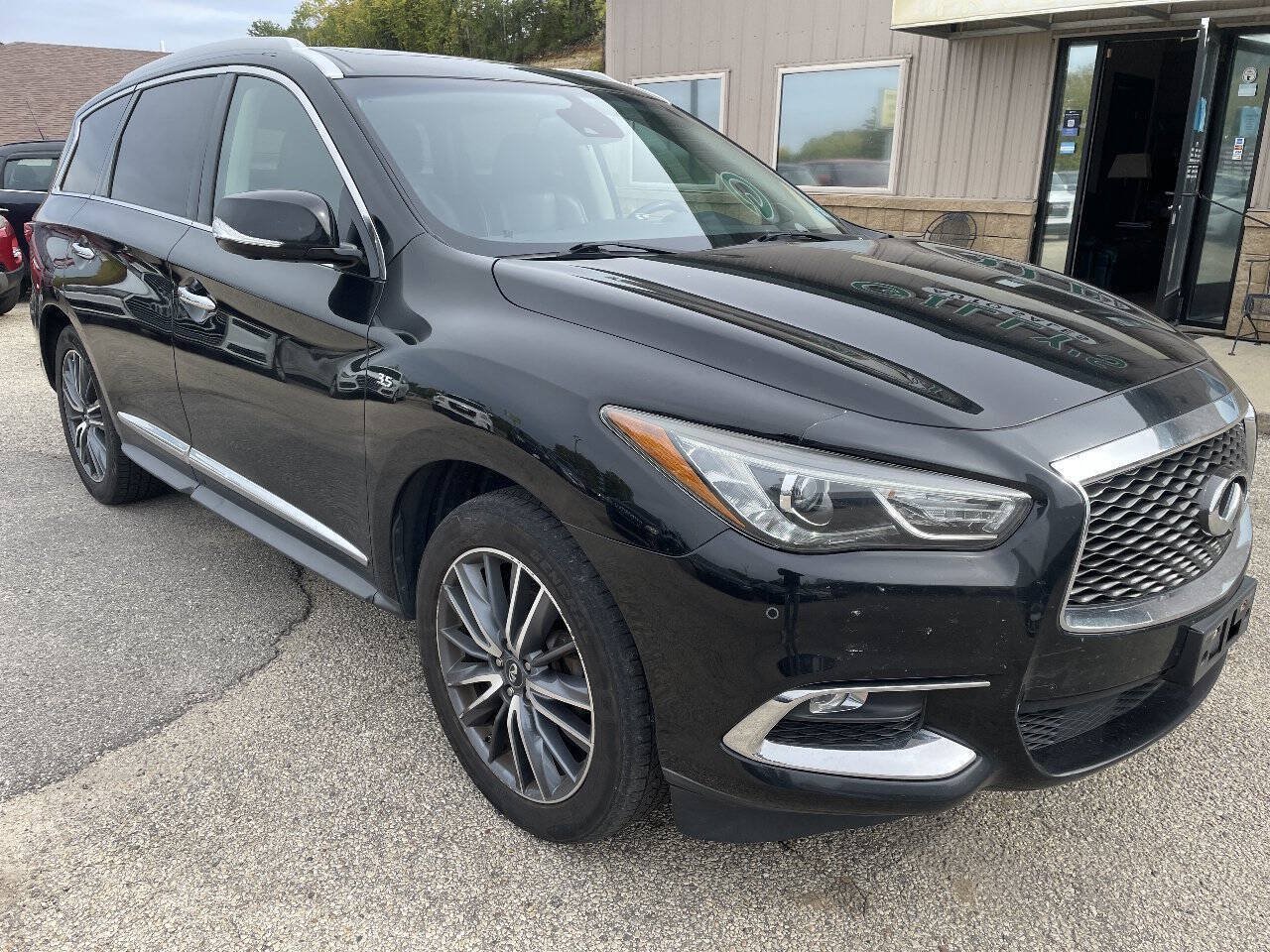 Used 2019 INFINITI QX60 Luxe w/ Essential Package AWD/4WD image 2