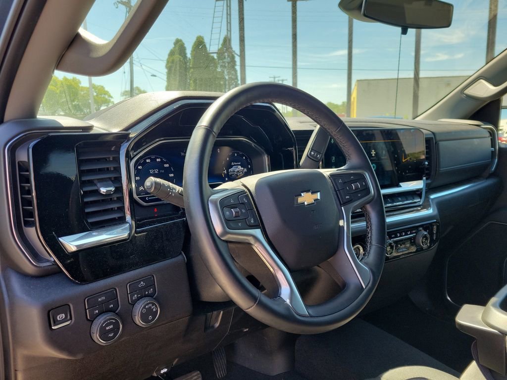 Used 2024 Chevrolet Silverado 1500 LT AWD/4WD image 22