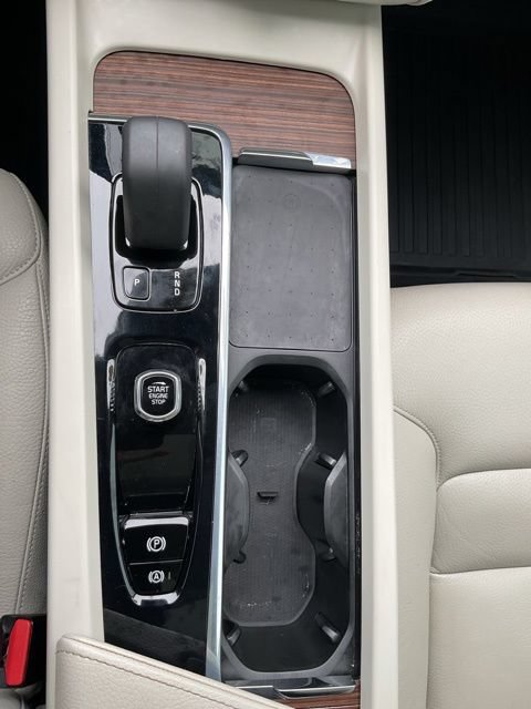 Used 2022 Volvo XC60 B5 Momentum w/ Climate Package FWD image 30