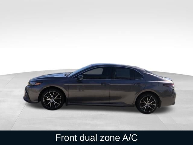 Used 2023 Toyota Camry SE image 2