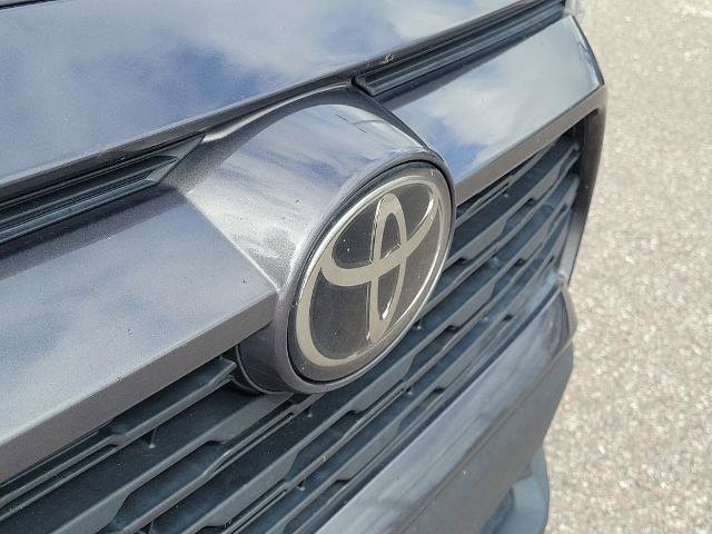 Used 2021 Toyota RAV4 XLE Premium image 8
