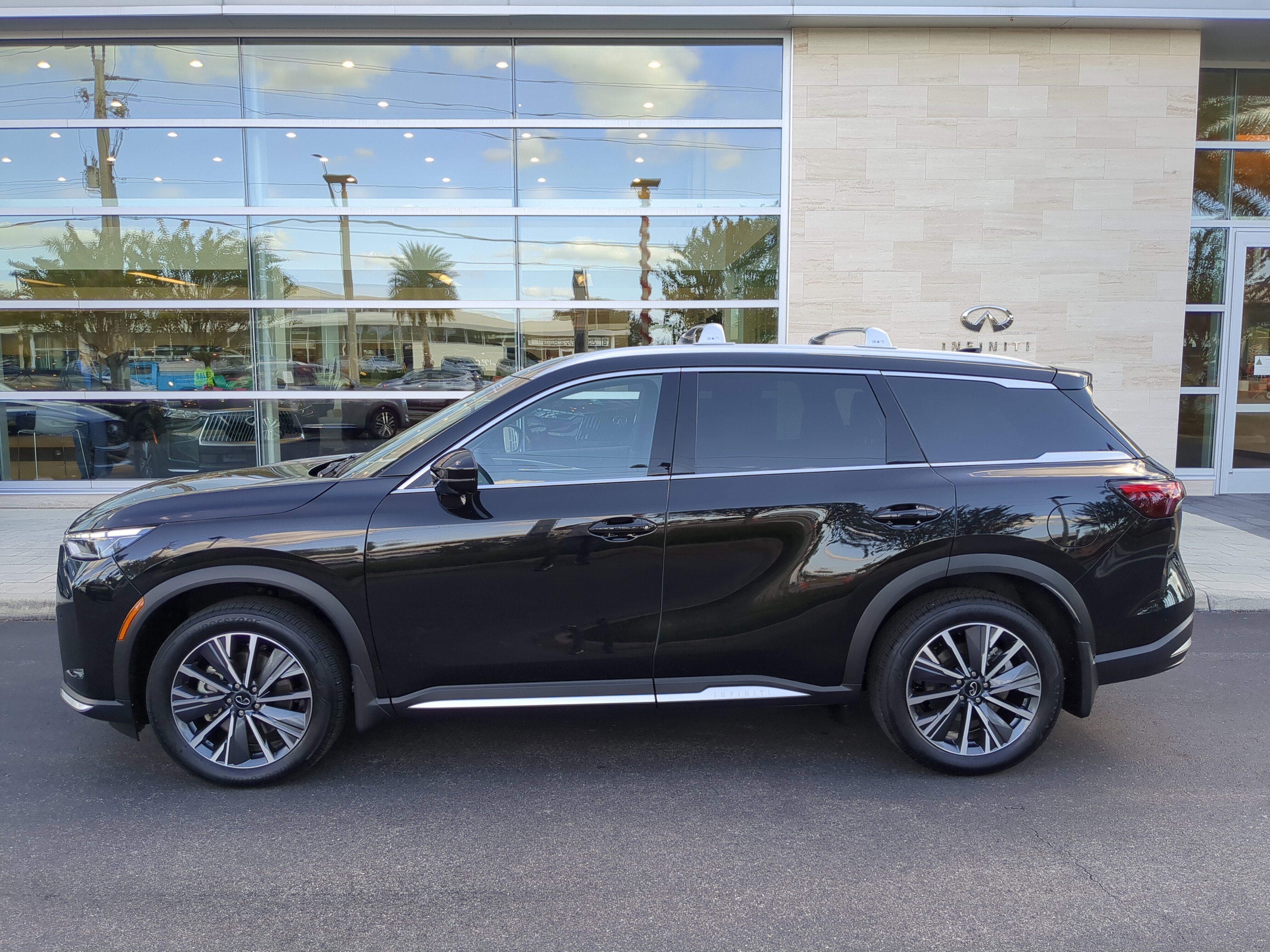 Certified 2026 INFINITI QX60 Luxe w/ Cargo Package image 7