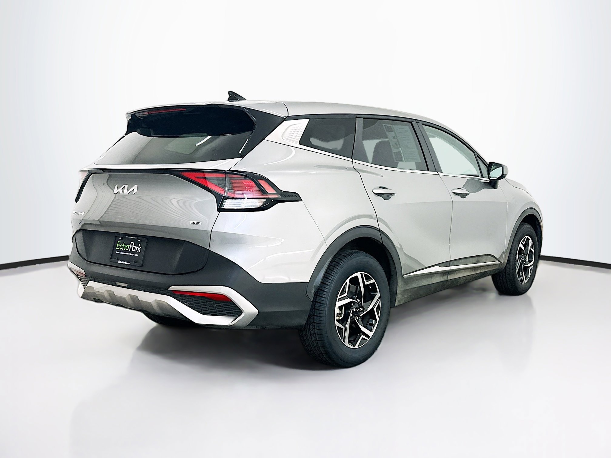 Used 2025 Kia Sportage LX image 9