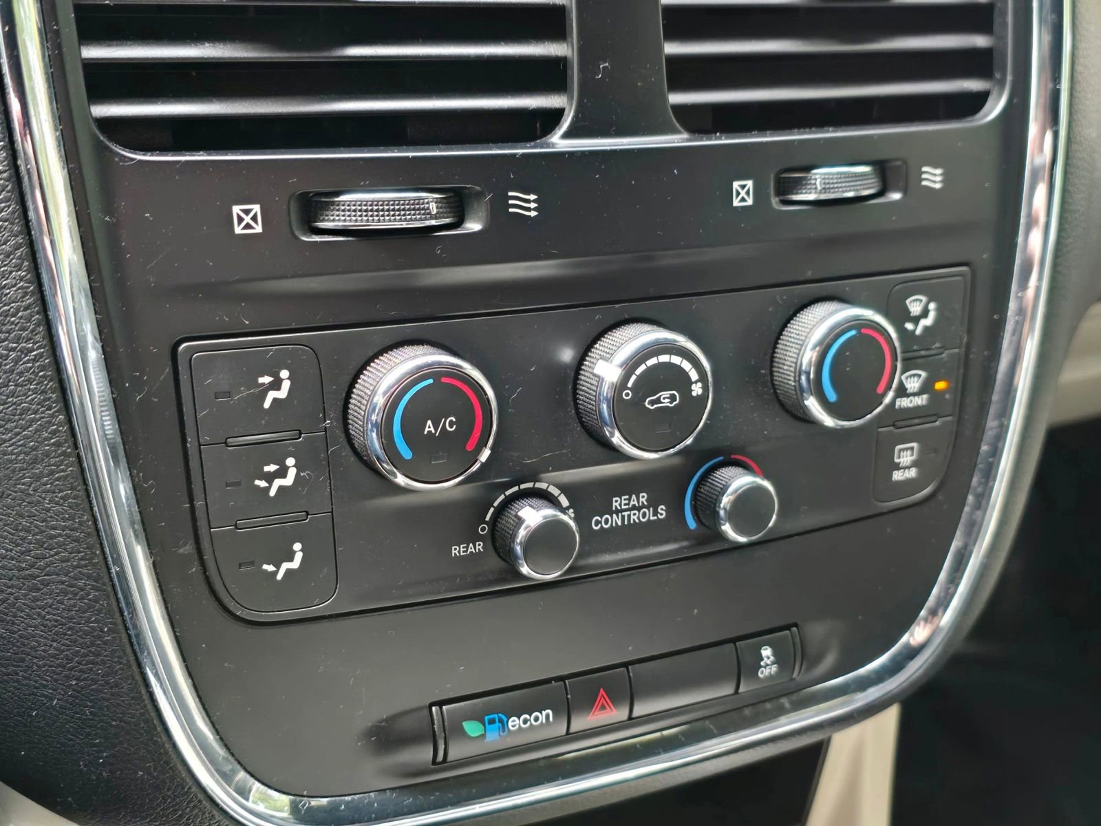 Used 2017 Dodge Grand Caravan SXT FWD image 23