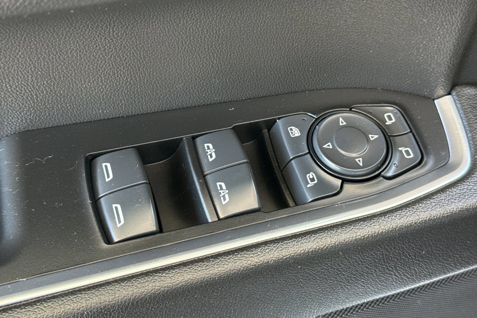 Used 2025 GMC Sierra 1500 SLT image 13