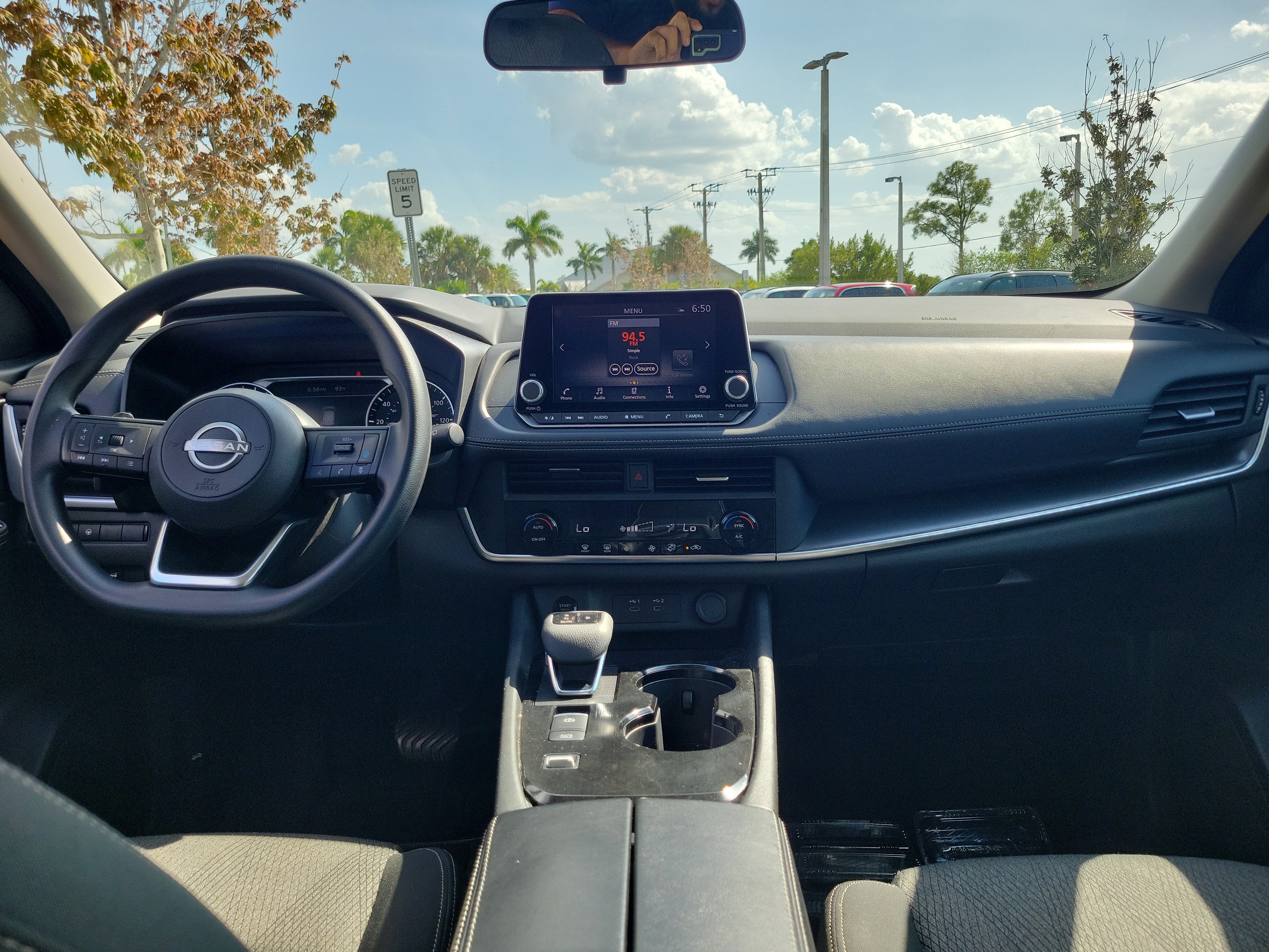 Used 2024 Nissan Rogue SV image 15