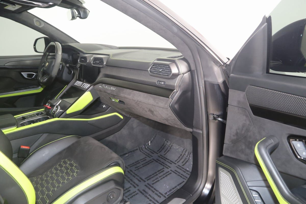 Used 2022 Lamborghini Urus AWD/4WD image 75