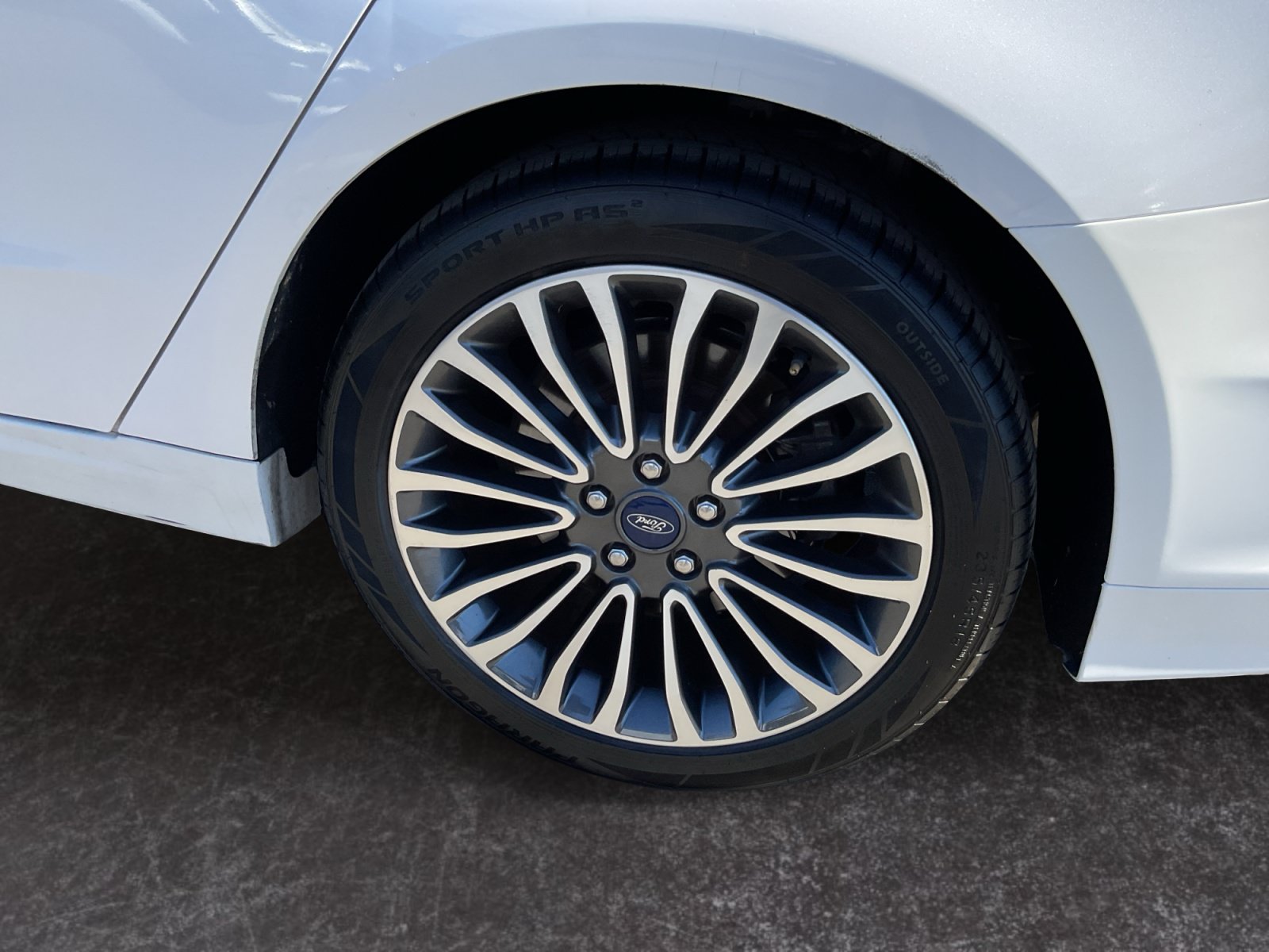 Used 2017 Ford Fusion Energi Titanium FWD image 9