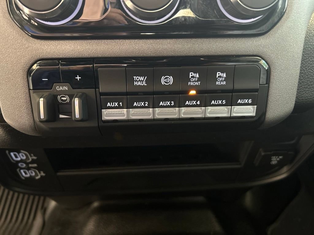 Used 2025 RAM 2500 Tradesman w/ Chrome Appearance Group AWD/4WD image 46