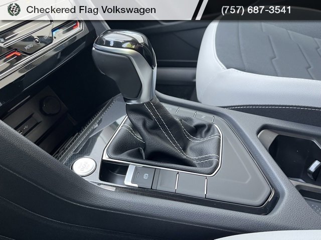 New 2025 Volkswagen Taos SE image 38