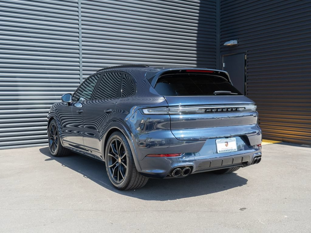 Used 2025 Porsche Cayenne GTS AWD/4WD image 3