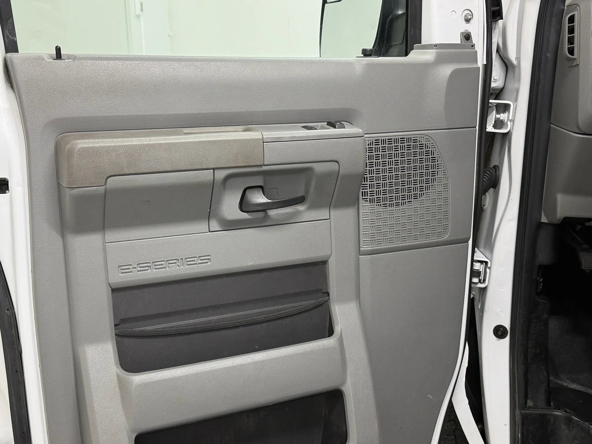 Used 2011 Ford E-150 and Econoline 150 w/ Commercial Cargo Van Pkg RWD image 13