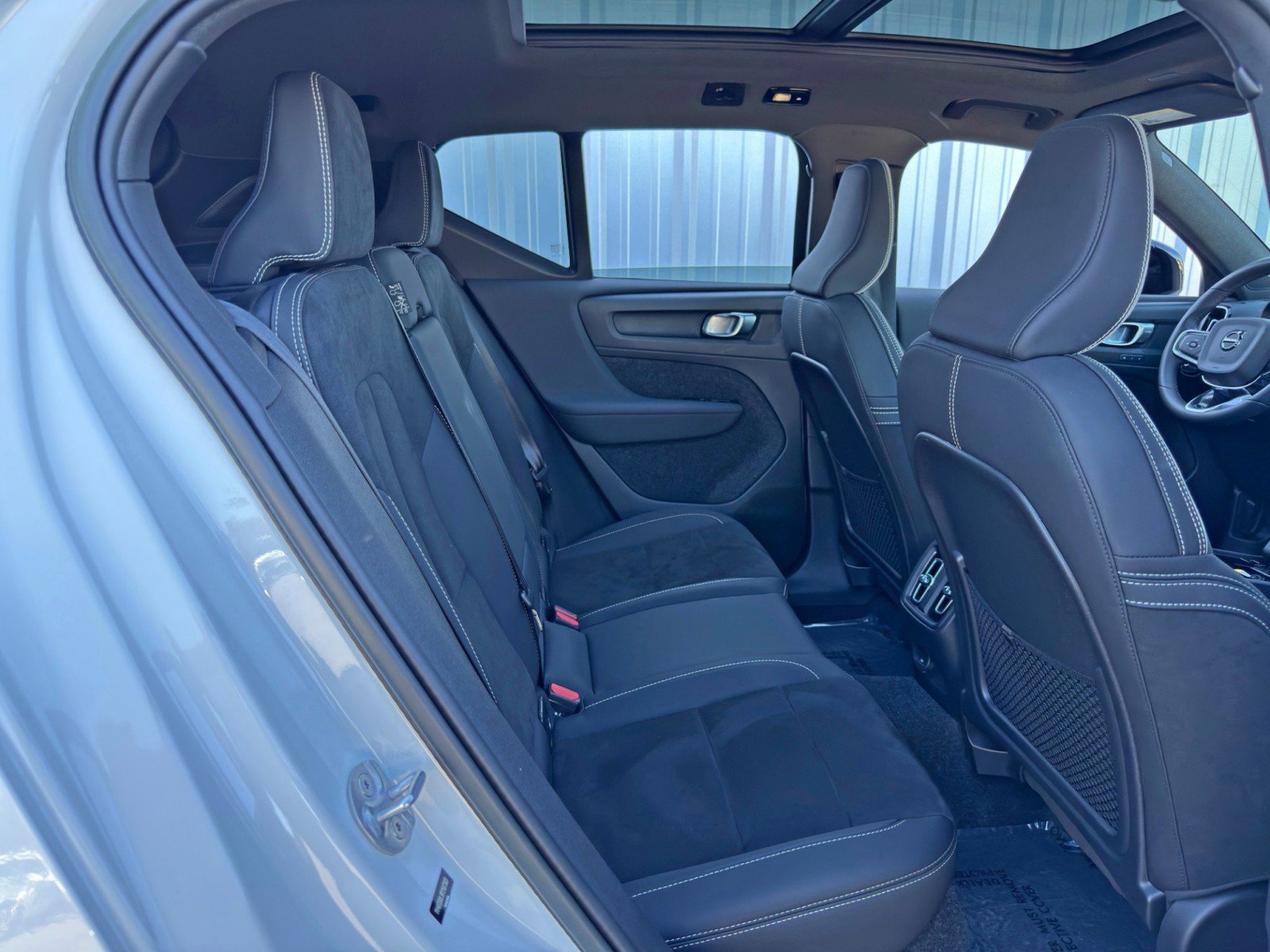 Used 2023 Volvo XC40 Recharge Plus w/ Protection Package Premier image 39