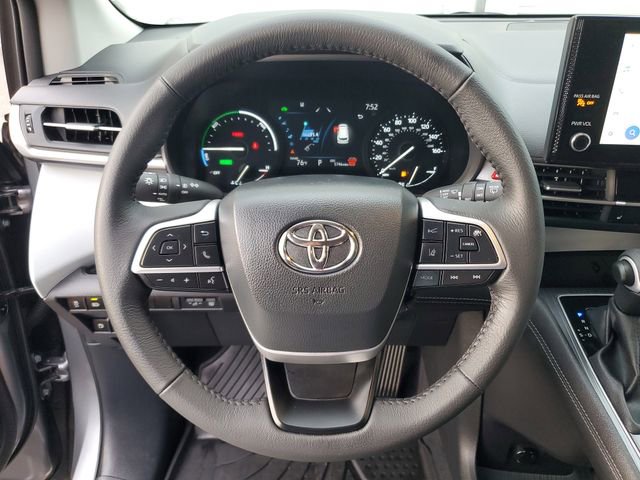 Used 2026 Toyota Sienna XLE FWD image 20