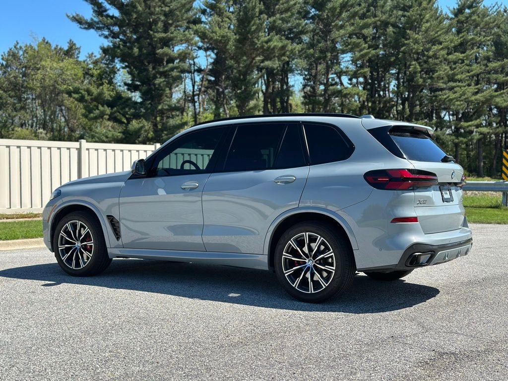 Certified 2026 BMW X5 xDrive40i w/ M Sport Package AWD/4WD image 5
