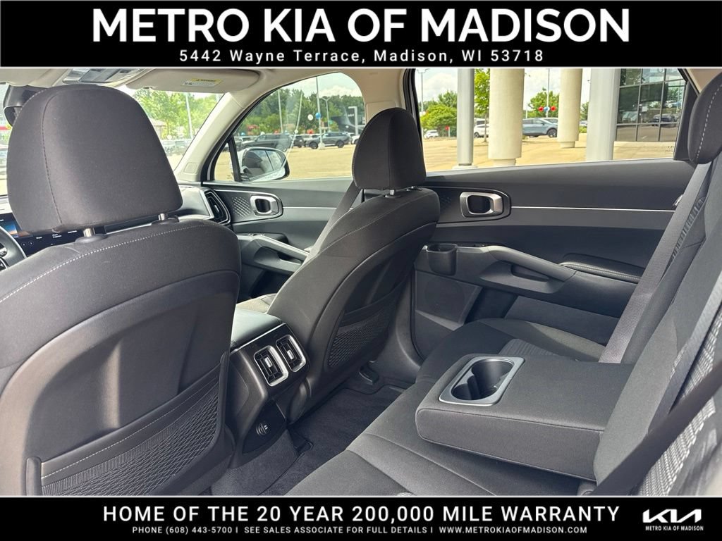 Used 2025 Kia Sorento LX FWD image 28
