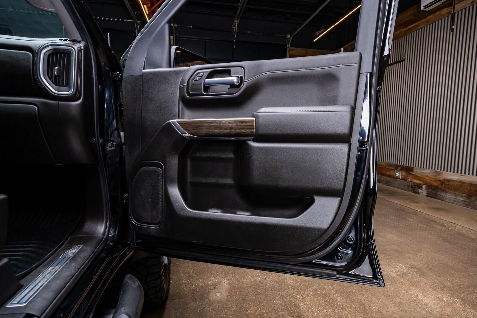Used 2021 Chevrolet Silverado 1500 RST AWD/4WD image 44
