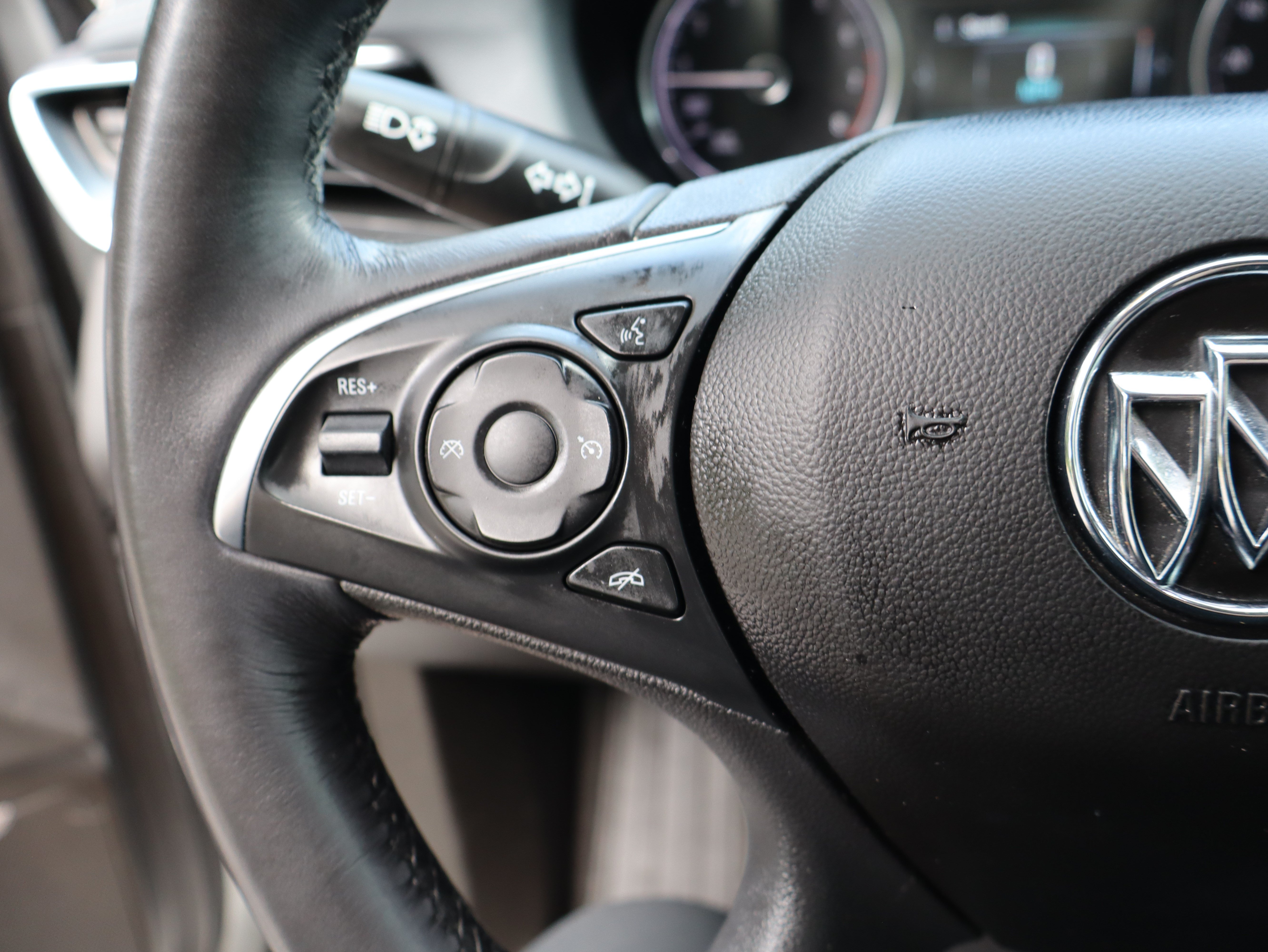 Used 2019 Buick Enclave Essence FWD image 30