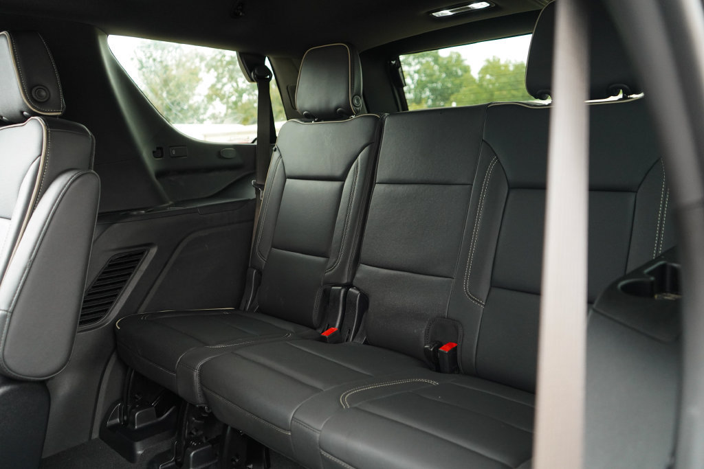 Used 2025 Chevrolet Tahoe Premier AWD/4WD image 16