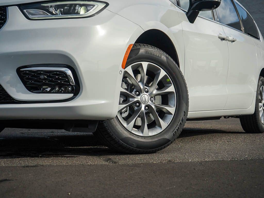 New 2026 Chrysler Pacifica Select AWD/4WD image 6