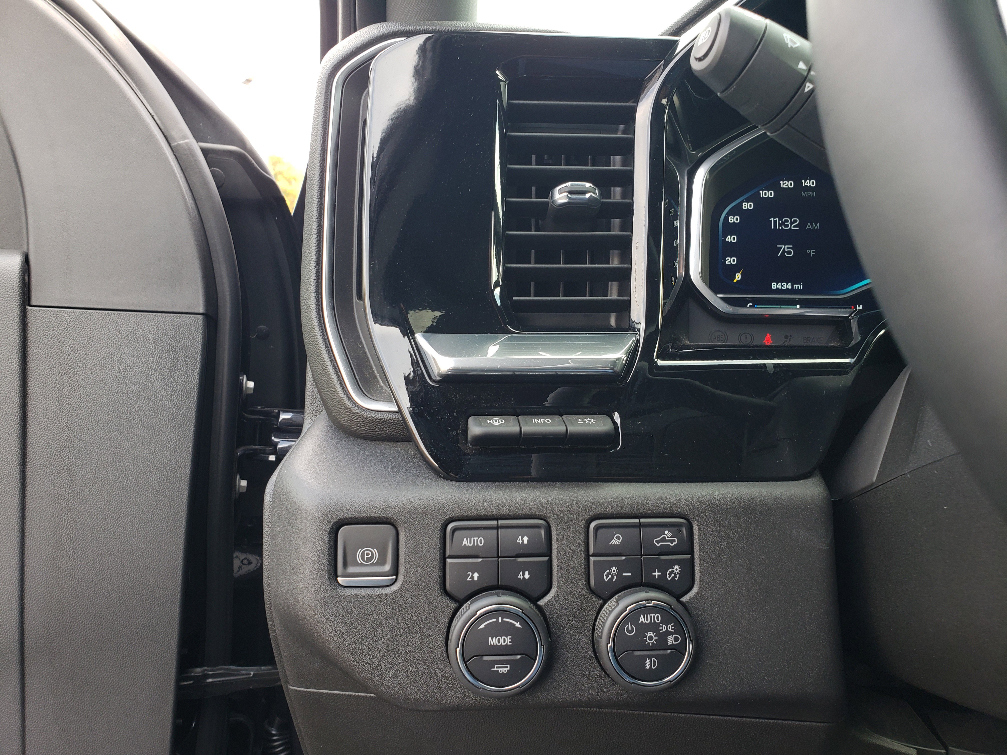 Used 2024 Chevrolet Silverado 3500 LTZ w/ LTZ Plus Package image 15