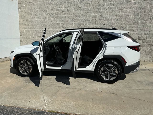 Certified 2025 Hyundai Tucson SEL FWD image 12