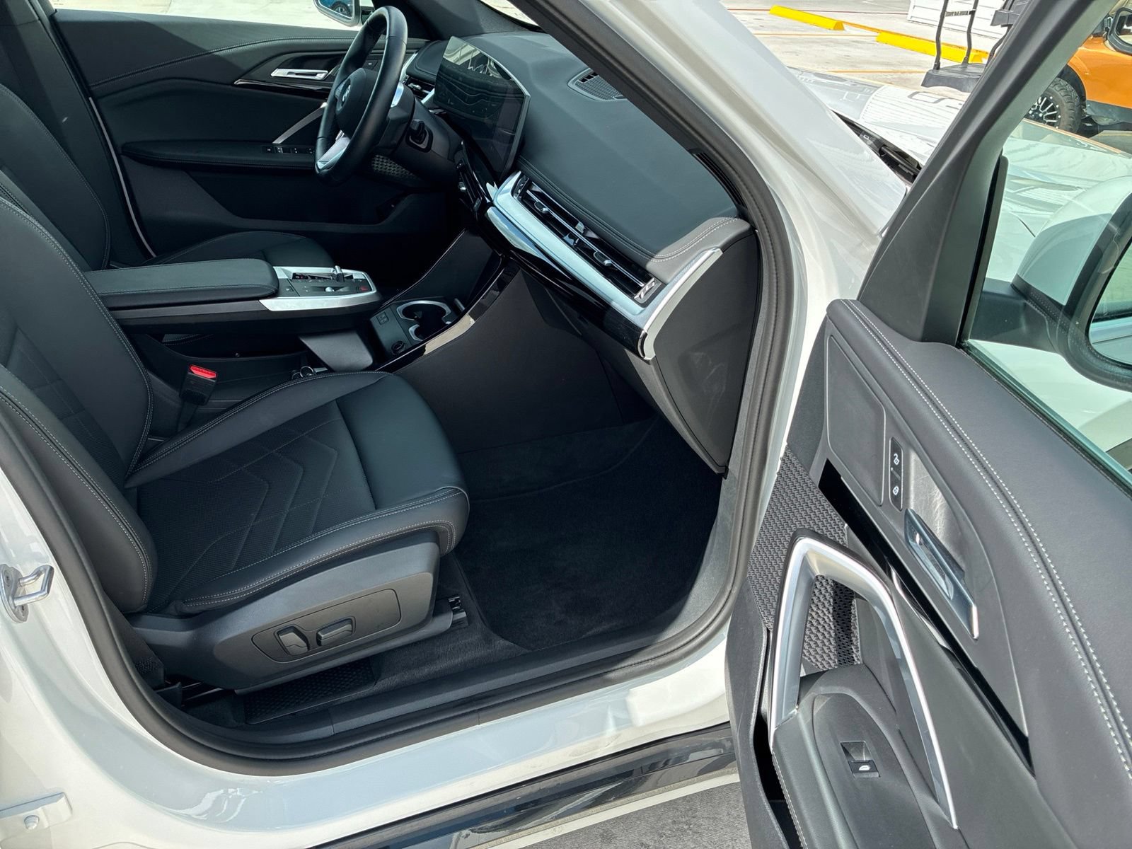 Used 2026 BMW X1 xDrive28i AWD/4WD image 9