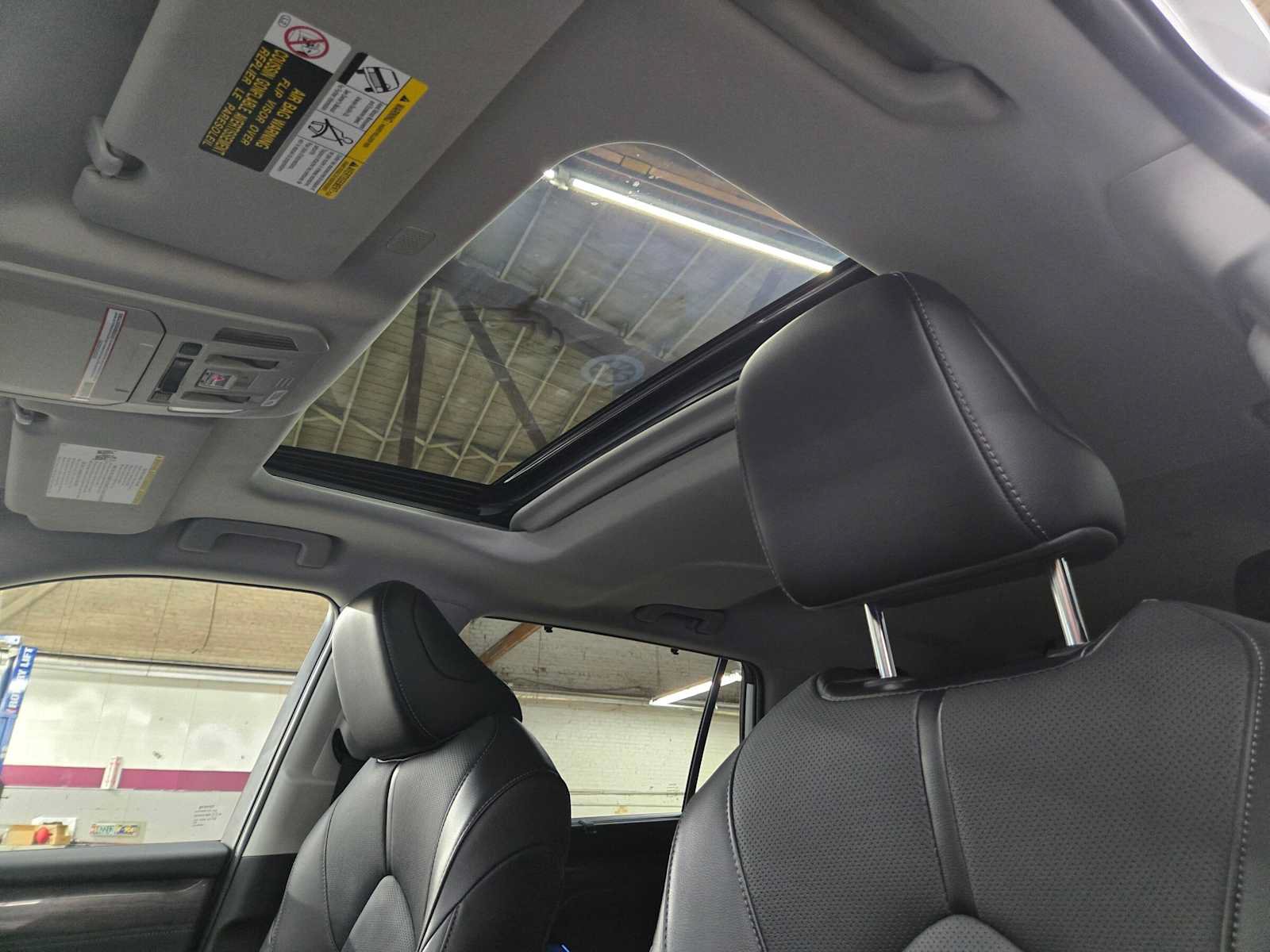 Used 2022 Toyota Highlander Limited AWD/4WD image 24