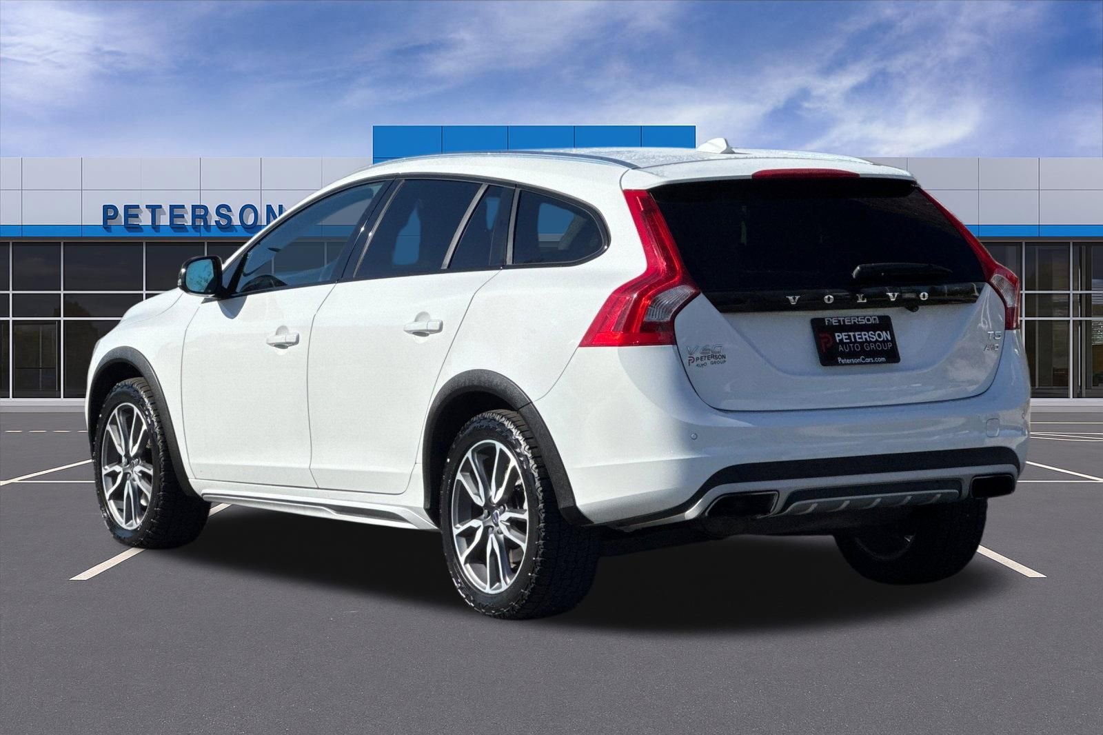 Used 2018 Volvo V60 T5 Cross Country image 6
