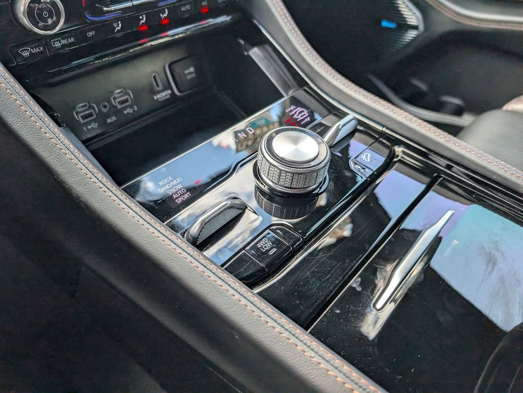 Used 2023 Jeep Grand Cherokee L Summit AWD/4WD image 13