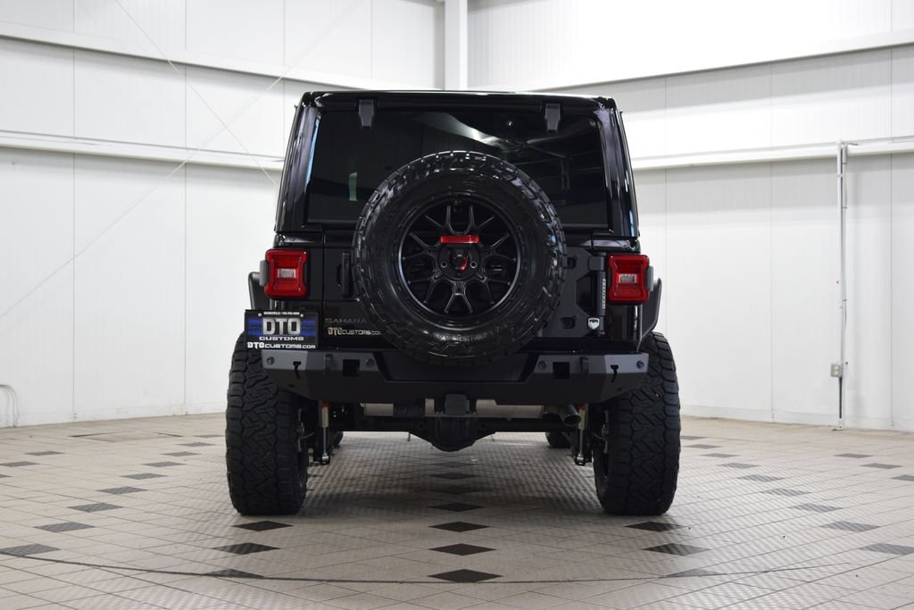 Used 2025 Jeep Wrangler Unlimited Sahara AWD/4WD image 6