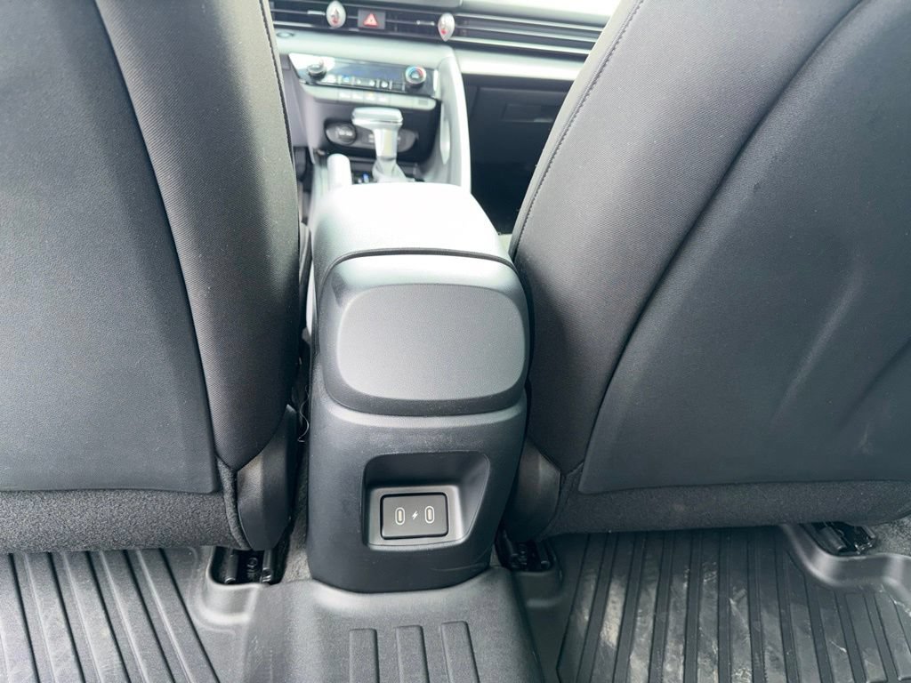 Used 2025 Hyundai Elantra Sport FWD image 16