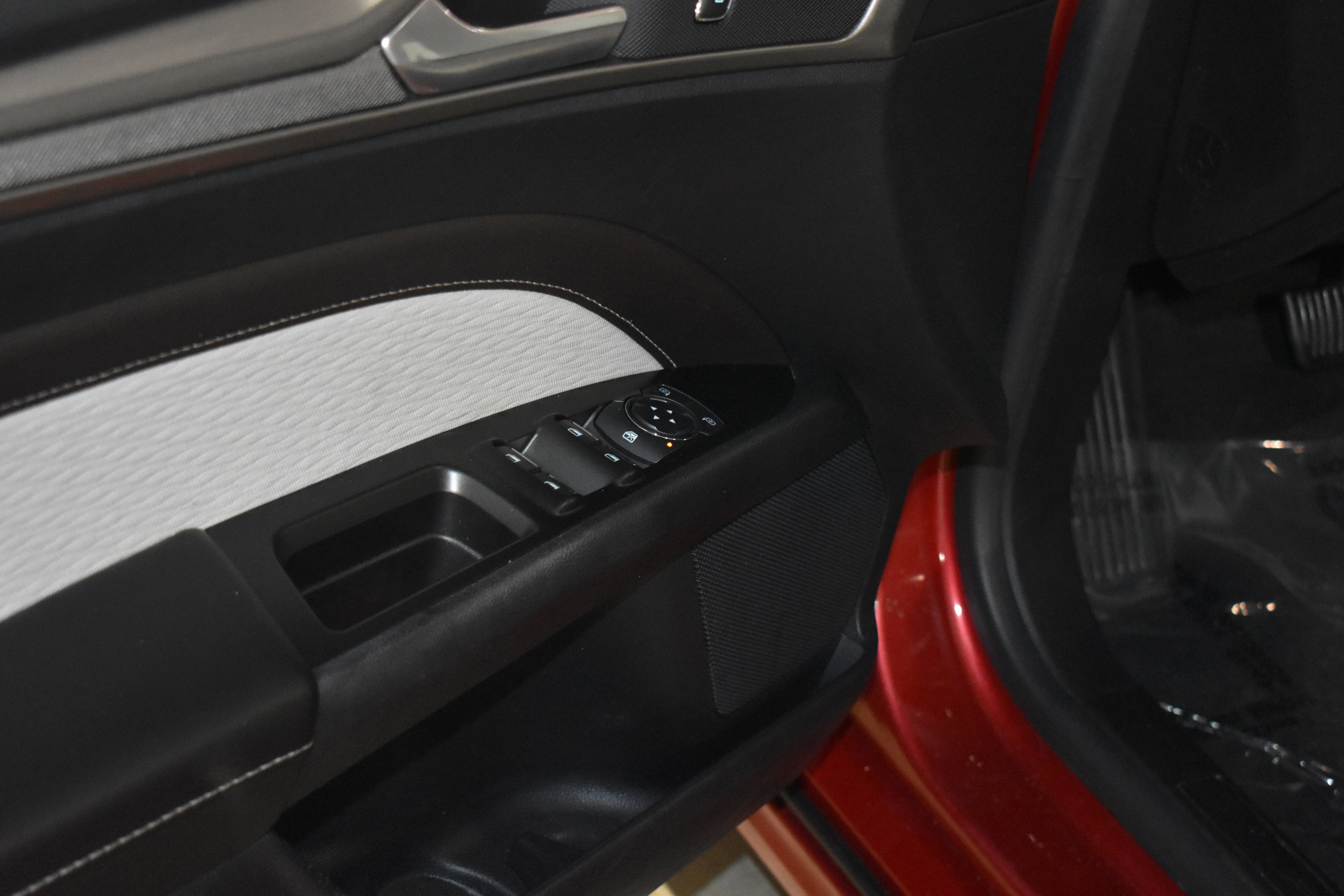 Used 2020 Ford Fusion SE w/ Equipment Group 151A image 24