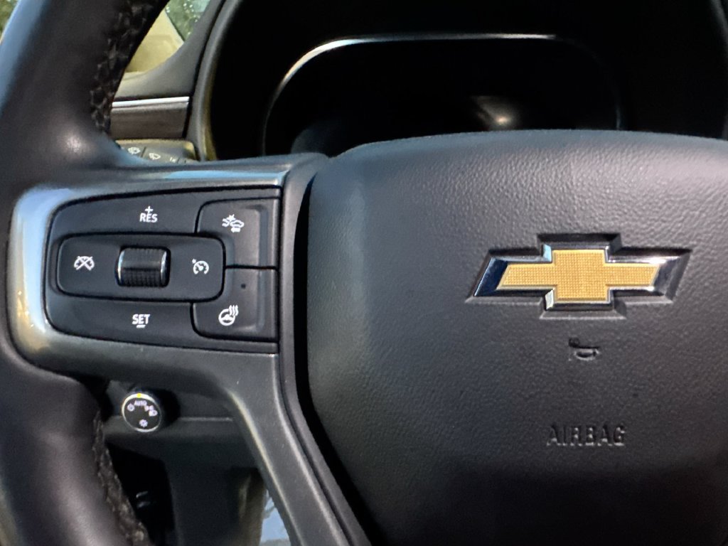 Used 2024 Chevrolet Suburban LT RWD image 17