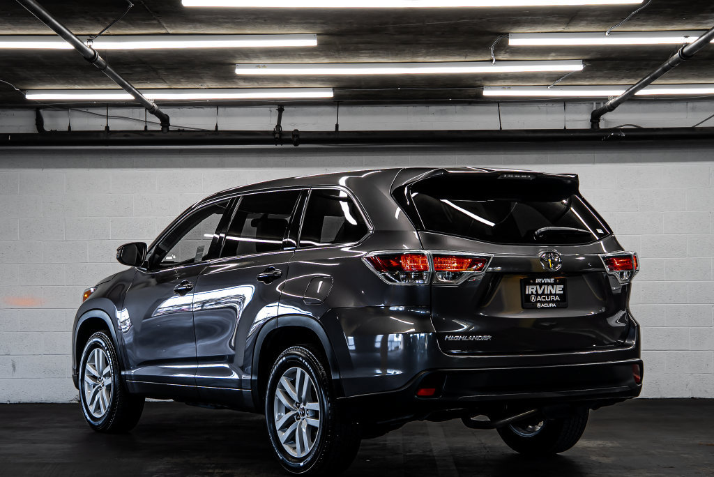 Used 2016 Toyota Highlander LE FWD image 3