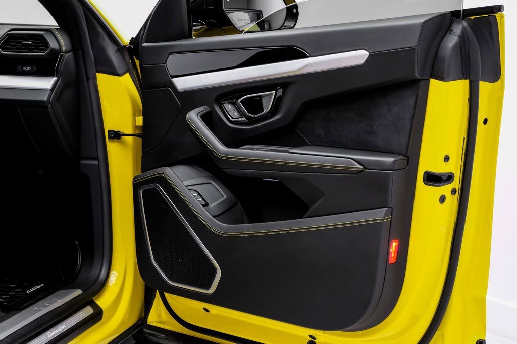 Used 2022 Lamborghini Urus image 38