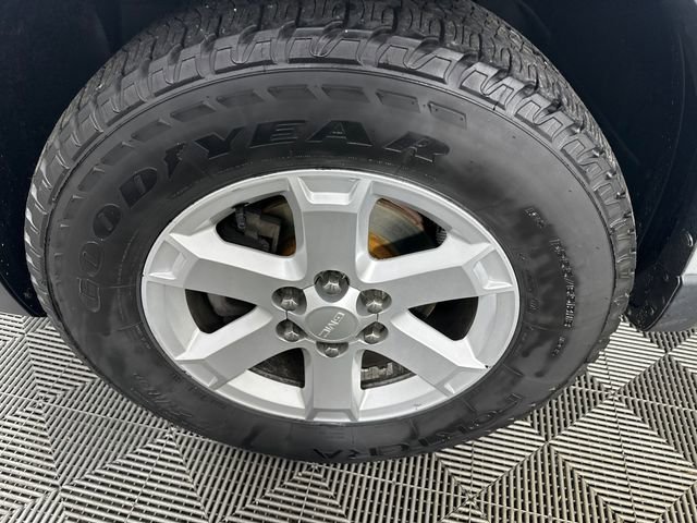 Used 2015 GMC Acadia SLE image 2