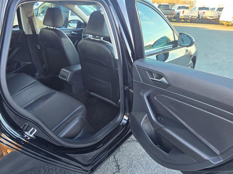 Used 2019 Volkswagen Jetta SE w/ Cold Weather Package FWD image 21
