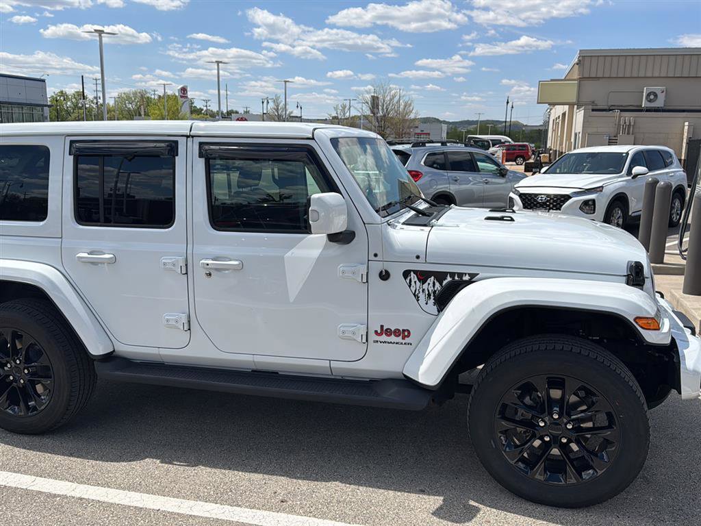 Used 2023 Jeep Wrangler Unlimited Sahara AWD/4WD image 19
