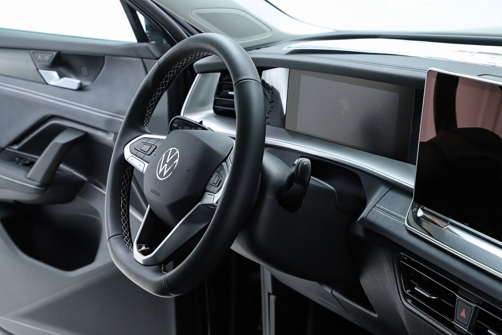 New 2026 Volkswagen Tiguan SE image 74