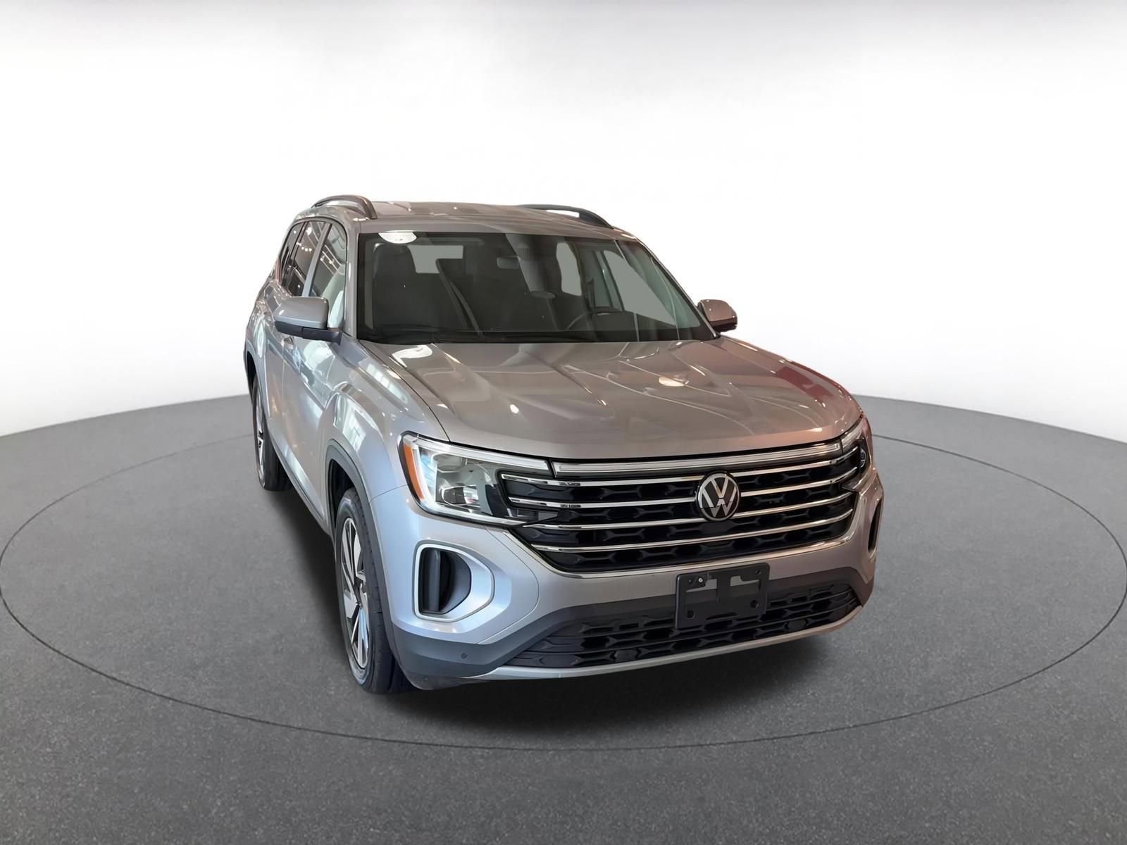 Used 2025 Volkswagen Atlas SE image 3